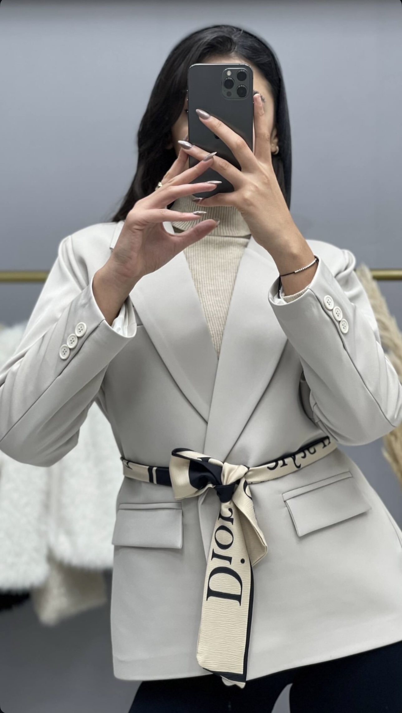 رنگ استخوانی